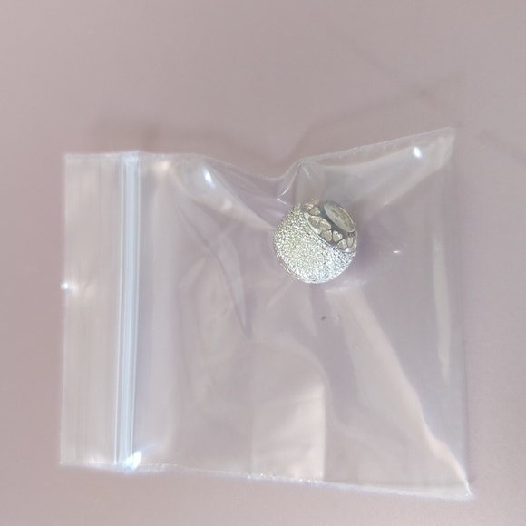 Pandora Glittering Hearts of Pandora Charm - Picture 9 of 9